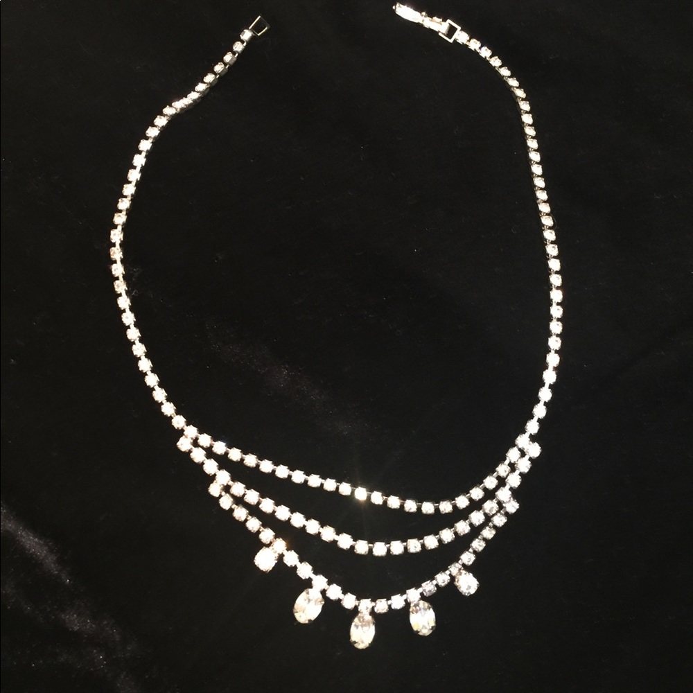 Stunning👗Vintage Rhinestone Costume Necklace!